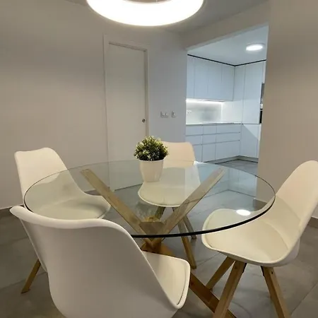 Piso De Lujo En Primera Linea De Playa Y Garaje