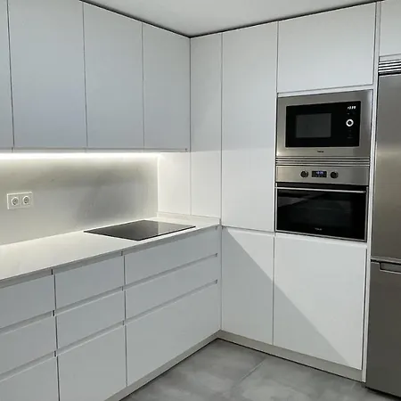 Piso De Lujo En Primera Linea De Playa Y Garaje